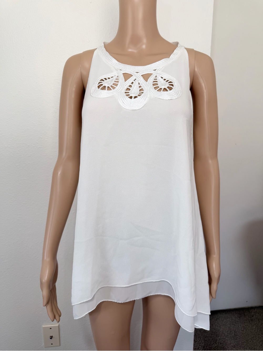 Max Studio White Crochet-Trim Sleeveless Camisole Size Small